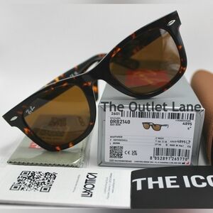 Model Display Ray-Ban Wayfarer Tortoise Brown RB2140